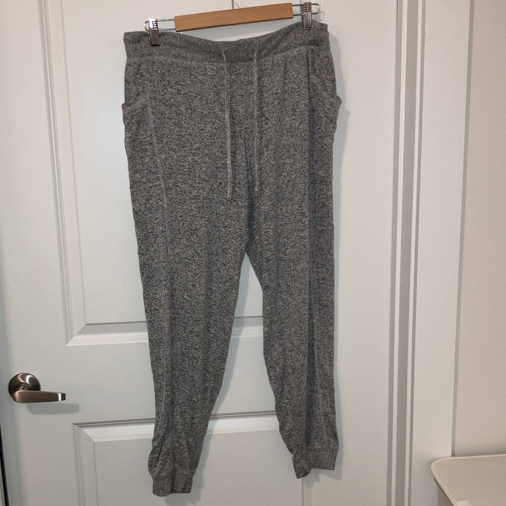 SO Heritage Heather gray jogger sweatpants